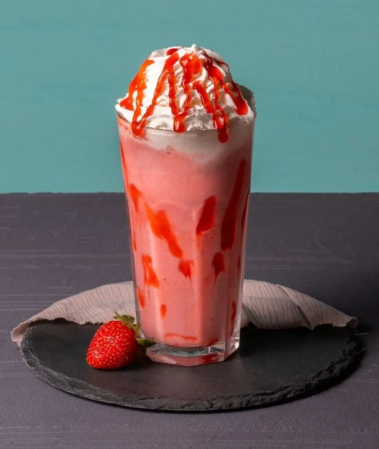 ÇİLEKLİ MILKSHAKE
